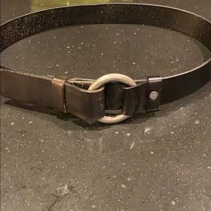 Black leather women’s Belt sz Small-silver buckle.
